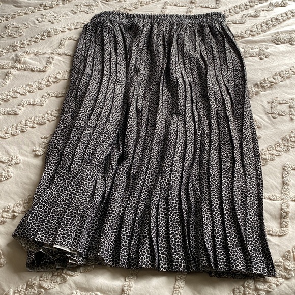 Massini women’s pleated animal print skirt - Picture 4 of 4